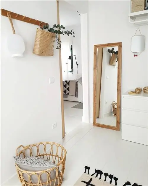 деревенский дом anniegg67 прихожая с напольным зеркалом