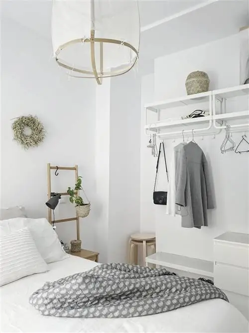 таунхаус anniegg67 спальня с открытым шкафом