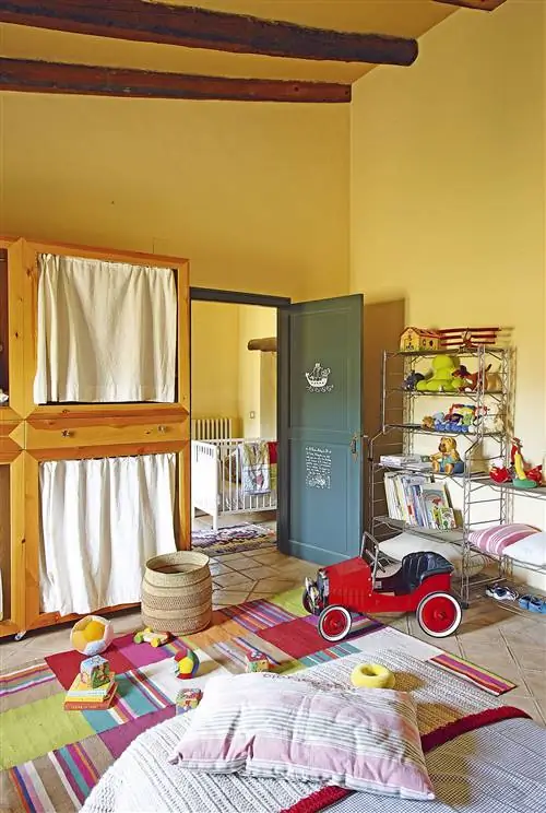 покрасить детскую комнату в оранжевый цвет