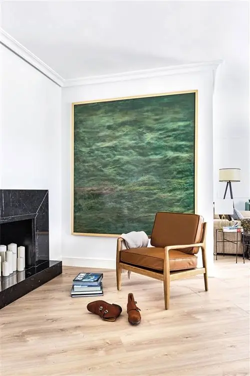 отремонтированный дом аравака гостиная с камином