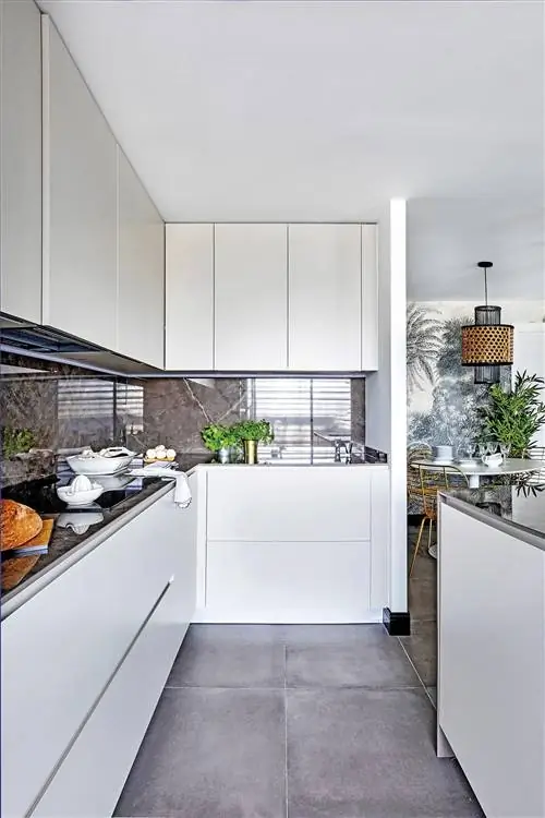 аравака дом отремонтированная белая кухня