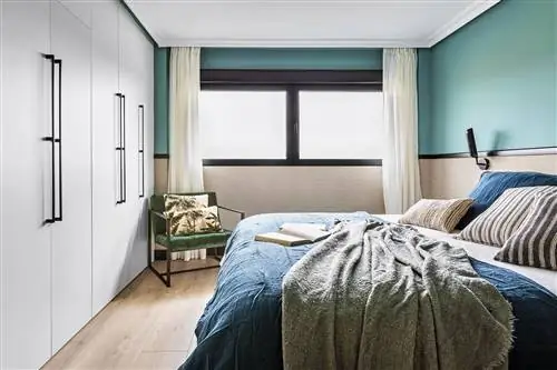 Дом Аравака отремонтировал зеленую спальню с шкафами