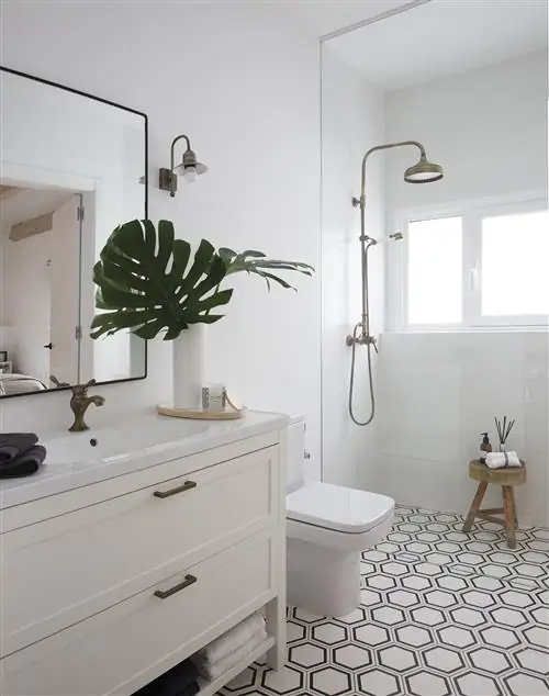 отремонтированный дом наградная ванная комната с гидравлическим полом