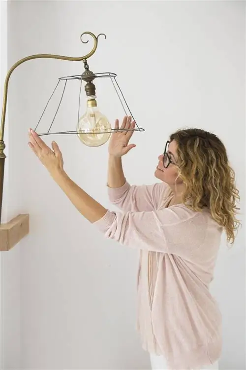 Отреставрированный дом получил самодельную лампу