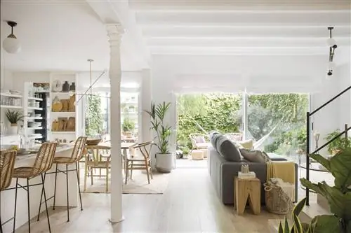 дом награжден отремонтированной гостиной и столовой вместе