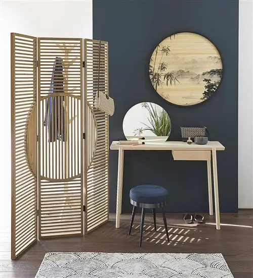 стол для интегрированных пространств с экраном