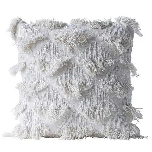 Белая подушка в стиле бохо