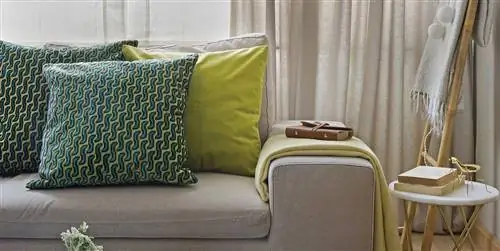 Как сочетать цвет дивана с подушками