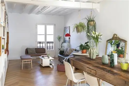 квартира в столовой бильбао с деревенским деревянным столом