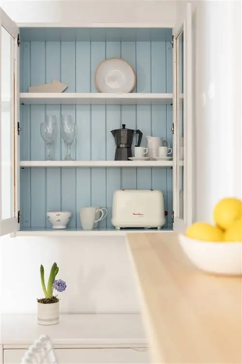 бело-синий шкаф