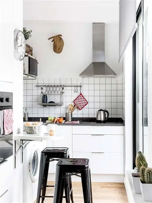 квартира в мадриде с кухней-террасой в черно-белых тонах