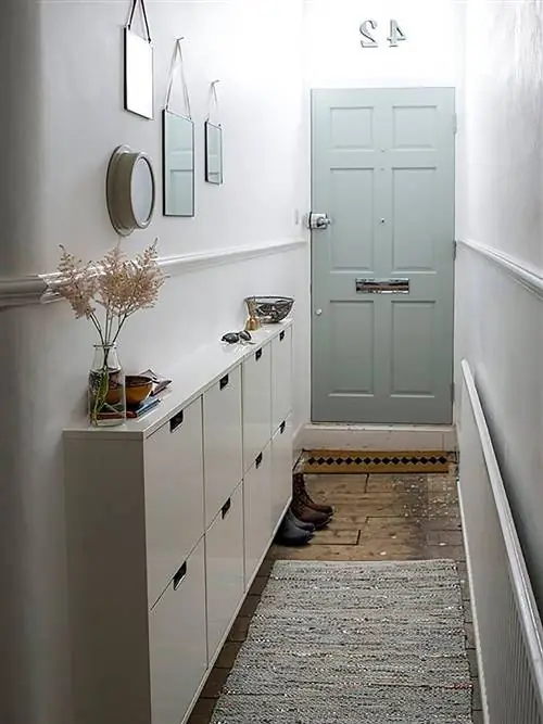 прихожая с обувницами