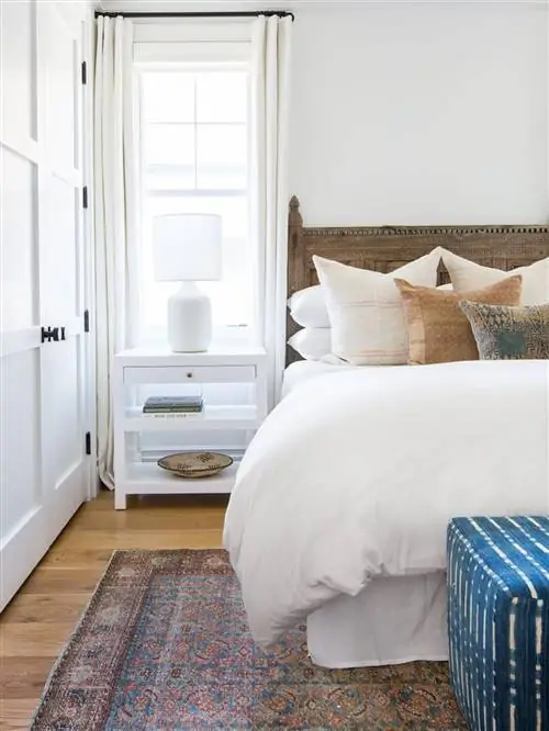 персидский ковер, украшенный драгоценными камнями