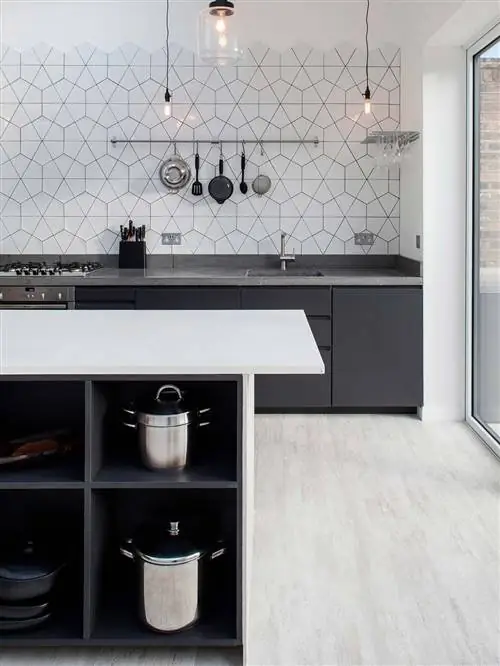 Комната, Столешница, Черный, Плитка, Дизайн интерьера, Недвижимость, Мебель, Этаж, Кухня, Краснодеревщик,