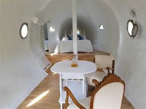 Интерьер корпуса в форме бутылки альбариньо