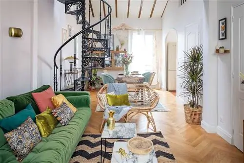 Дом @chloeandyou: гостиная с железной лестницей