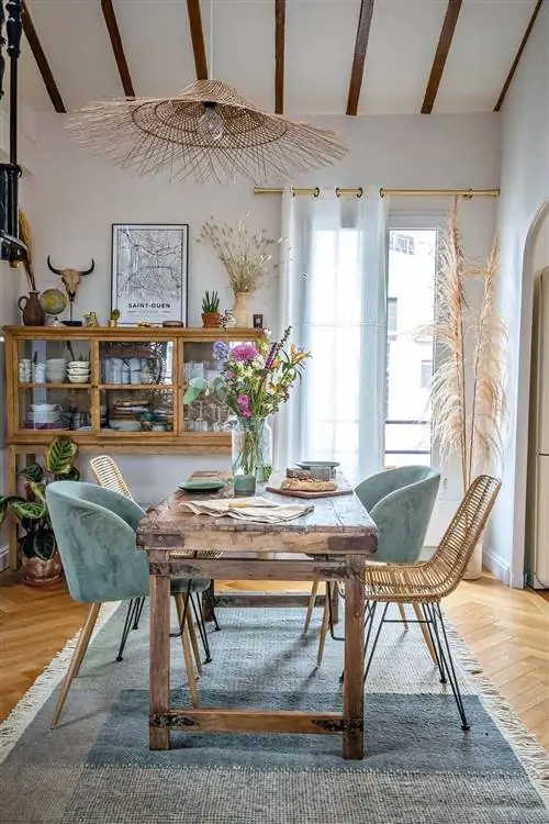 Дом @chloeandyou: деревенская столовая с бархатными стульями