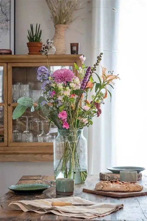 Дом @chloeandyou: деревенская столовая с цветами