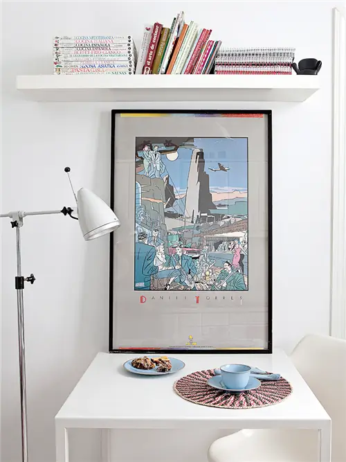 Публикация, Лампа, Аксессуары для освещения, Бумажный продукт, Аксессуары для дома, Фарфор, Бумага, Книга, Стеллажи,