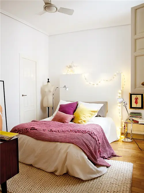 Комната, Освещение, Кровать, Дизайн интерьера, Желтый, Этаж, Стена, Недвижимость, Потолочный вентилятор, Текстиль,