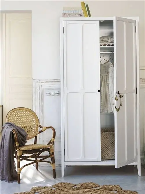 Мебель, Белый, Комната, Шкаф, Дверь, Гардероб, Дизайн интерьера, Стол, Пол, Стул,
