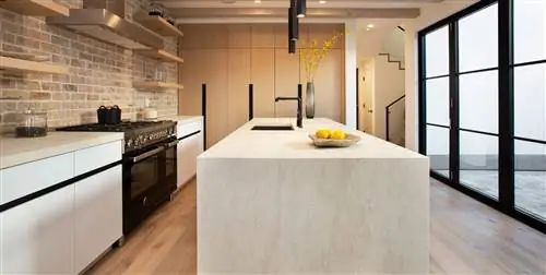 В этом доме: естественный свет и благородные материалы