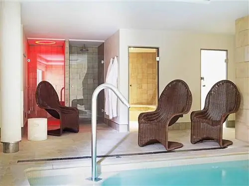 Недвижимость, Этаж, Дизайн интерьера, Комната, Пол, Стена, Потолок, Светильник, Дверь, Дизайн интерьера,