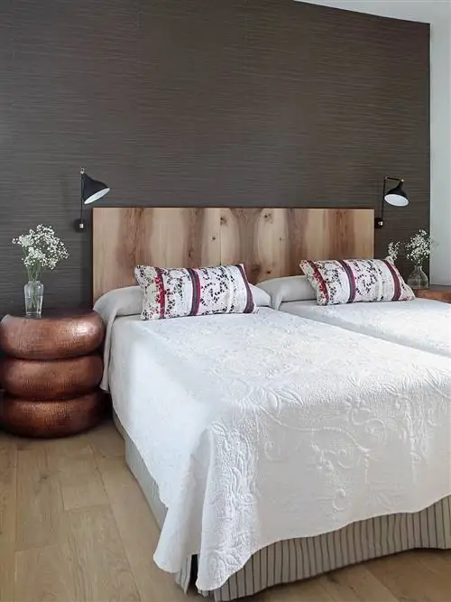 Комната, Дизайн интерьера, Дерево, Пол, Пол, Текстиль, Стена, Дом, Кровать, Постельное белье,