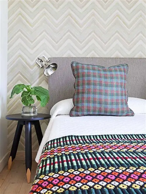 Зеленый, Комната, Дизайн интерьера, Текстиль, Стена, Мебель, Постельное белье, Постельное белье, Фиолетовый, Узор,