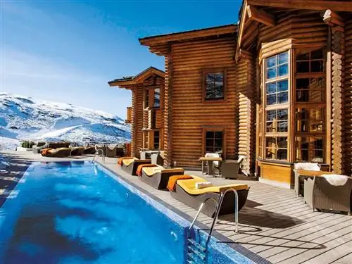 Недвижимость, Здание, Бассейн, Дом, Недвижимость, Дом, Курорт, Город, Небо, Недвижимость,