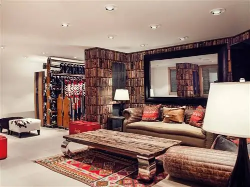 Гостиная, Дизайн интерьера, Мебель, Комната, Недвижимость, Красный, Здание, Стена, Потолок, Главная,