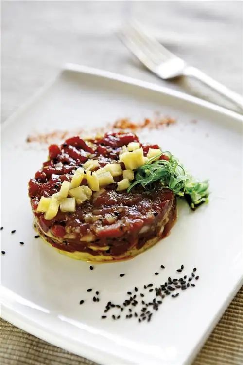 Тартар из тунца с ананасом