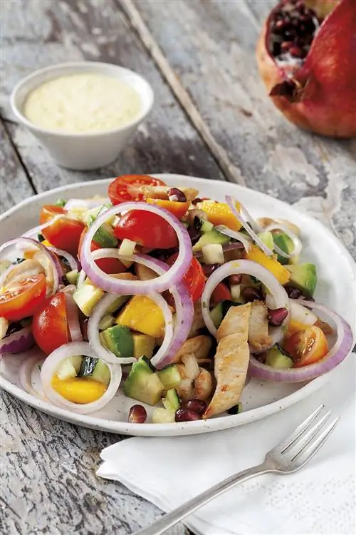 салат из курицы и манго