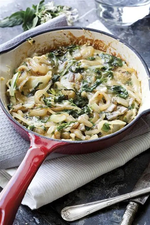 мангольд и луковый омлет