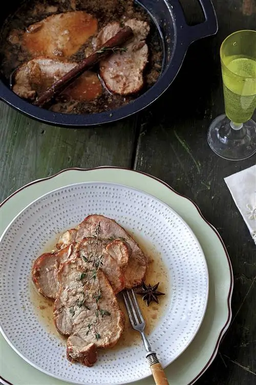 свиная вырезка, тушеная со специями