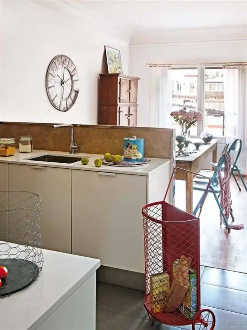 Комната, Дизайн интерьера, Дом, Дизайн интерьера, Краснодеревщик, Дом, Кухня, Тарелка, Настенные часы, Столешница,