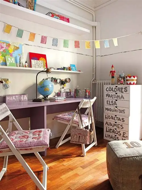 Комната, Дизайн интерьера, Стеллаж, Стена, Потолок, Пол, Полка, Деревянный настил, Дизайн интерьера, Светильник,