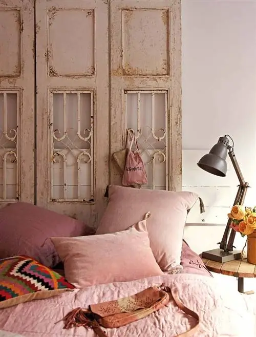 Дерево, Комната, Текстиль, Дизайн интерьера, Стена, Постельные принадлежности, Постельное белье, Лампа, Дом, Спальня,