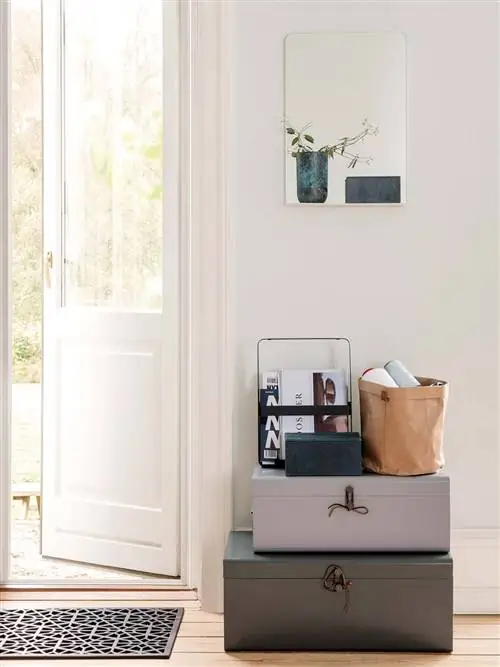 Зал украшен чемоданами