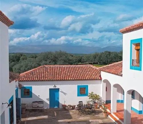 Имущество, Крыша, Недвижимость, Дом, Светильник, Лазурь, Дом, Жилой район, Дверь, Тень,