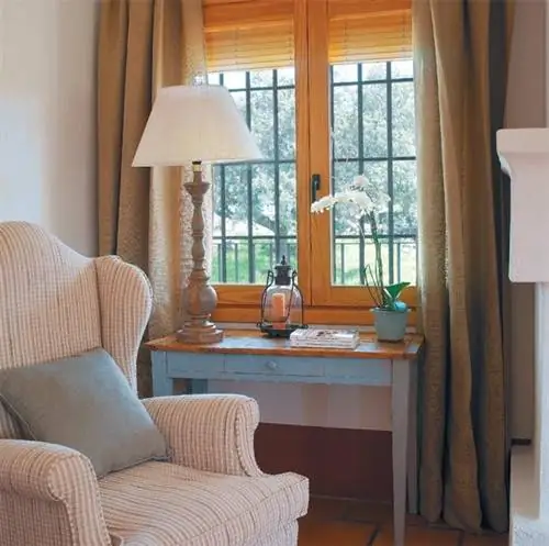 Комната, Дерево, Дизайн интерьера, Стол, Мебель, Абажур, Дизайн интерьера, Дом, Светильник, Лампа,