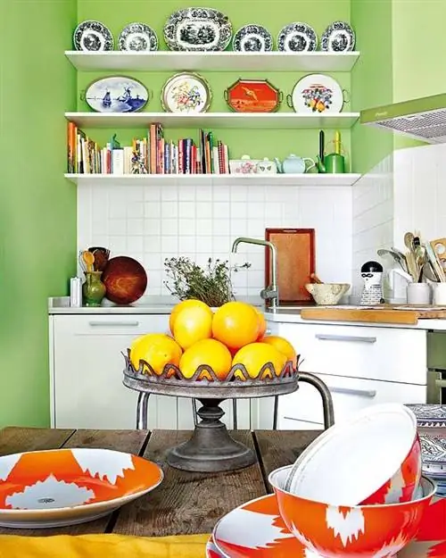 Комната, Сервировка, Посуда, Оранжевый, Стеллаж, Полка, Дизайн интерьера, Фрукты, Серый, Кухонная утварь,