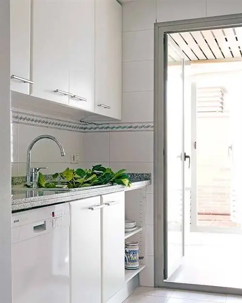 Недвижимость, Комната, Архитектура, Дизайн интерьера, Пол, Стена, Потолок, Крупная бытовая техника, Стекло, Недвижимость,