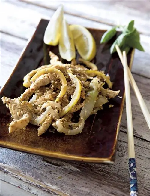 обжарить курицу с кунжутом