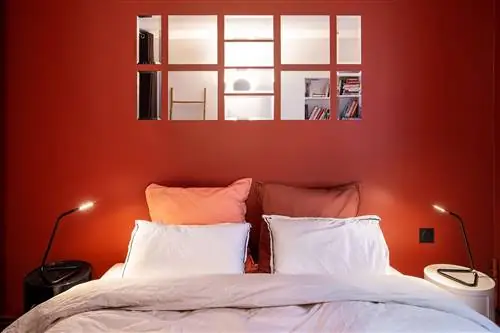 Отремонтированная квартира с открытыми пространствами и украшена цветом