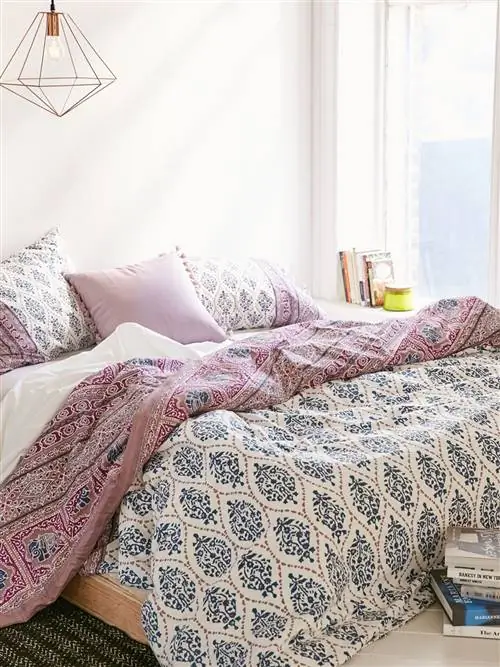 Постельное белье, Простыня, Кровать, Спальня, Мебель, Комната, Текстиль, Пододеяльник, Розовый, Каркас кровати,