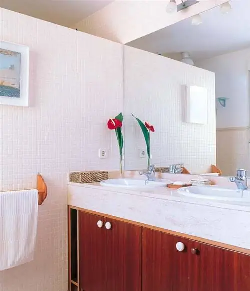 Комната, Дизайн интерьера, Недвижимость, Стена, Потолок, Дизайн интерьера, Сантехника, Раковина в ванной, Нажмите, Раковина,