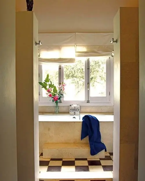 Окно, Комната, Дизайн интерьера, Потолок, Светильник, Дневной свет, Дизайн интерьера, Прямоугольник, Аранжировка цветов, Комнатное растение,