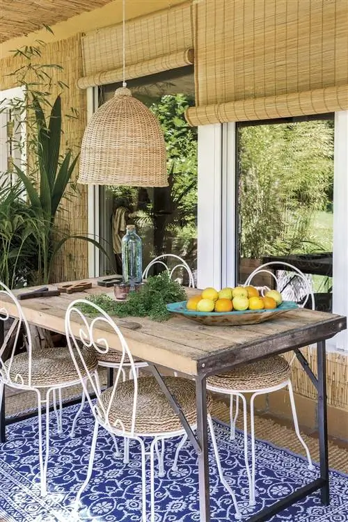 Веранды и сады: Открытая деревянная столовая