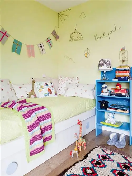 Синий, Комната, Дизайн интерьера, Желтый, Зеленый, Текстиль, Постельные принадлежности, Красный, Стена, Дом,